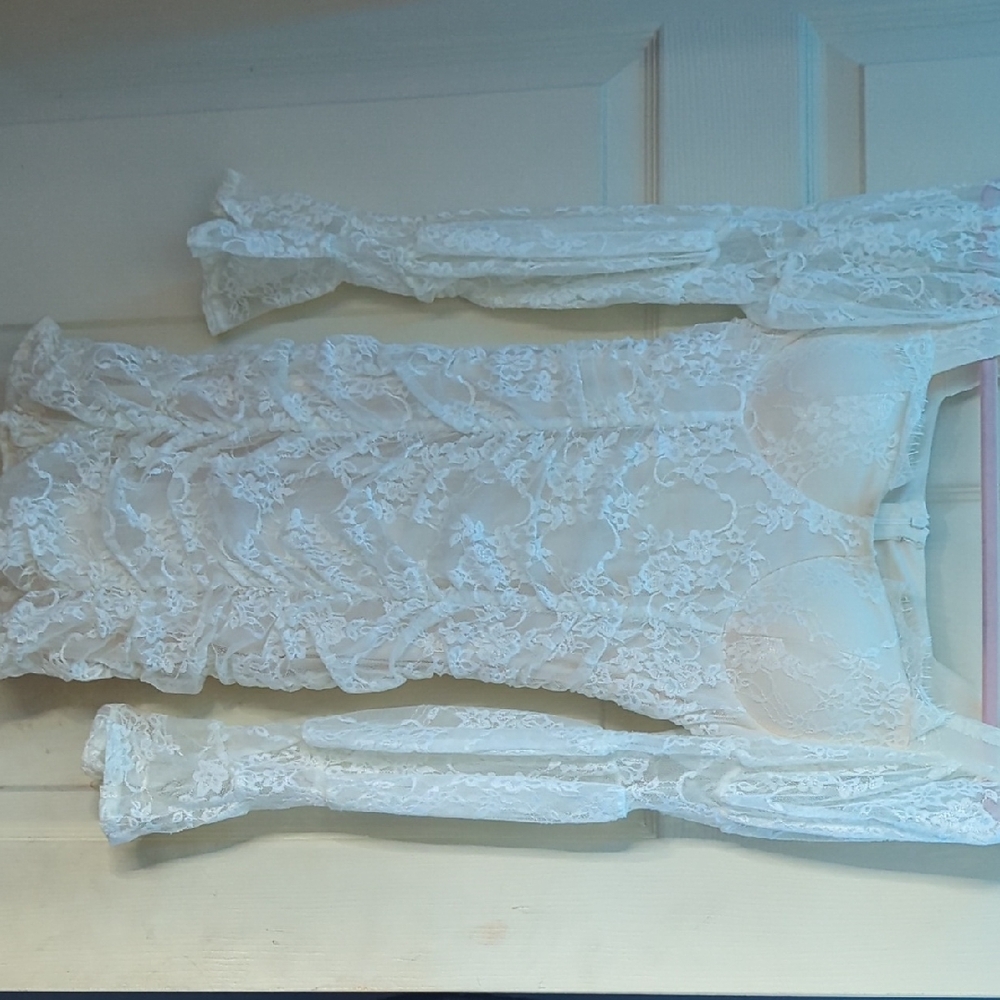 Chic Long Sleeve Lace Dress in Cream